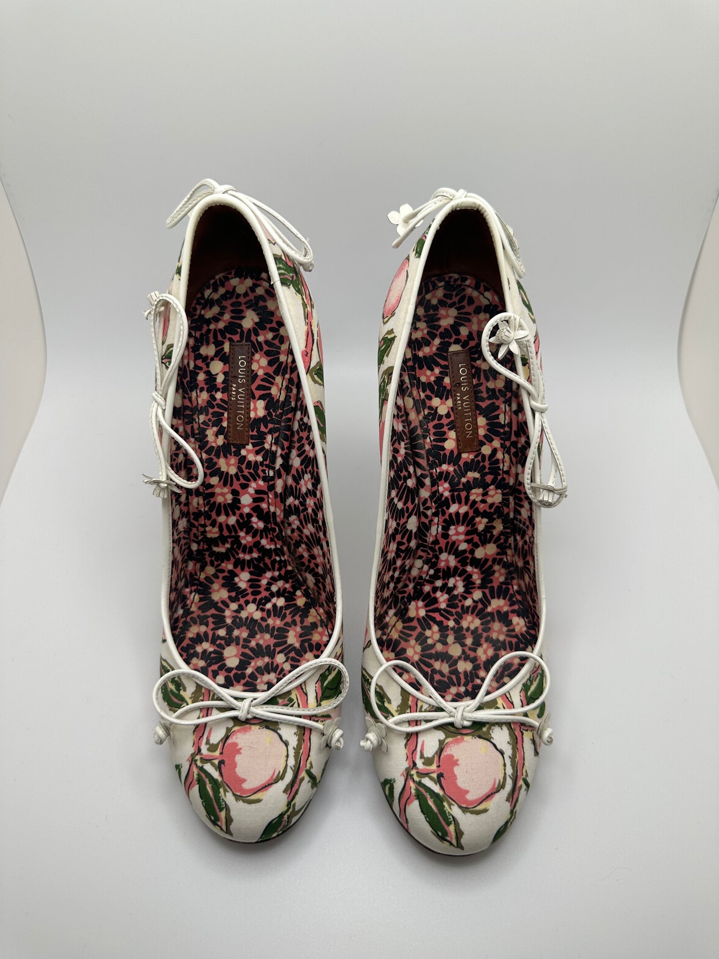 LOUIS VUITTON HEELS EU39