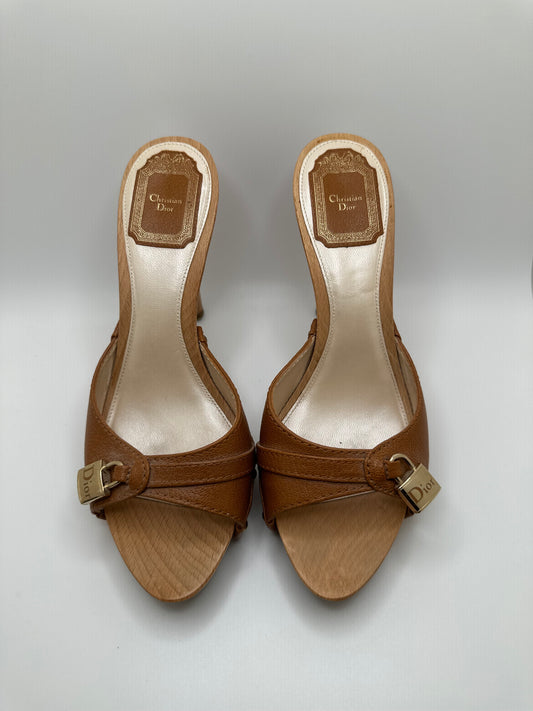 CHRISTIAN DIOR HEELS EU38