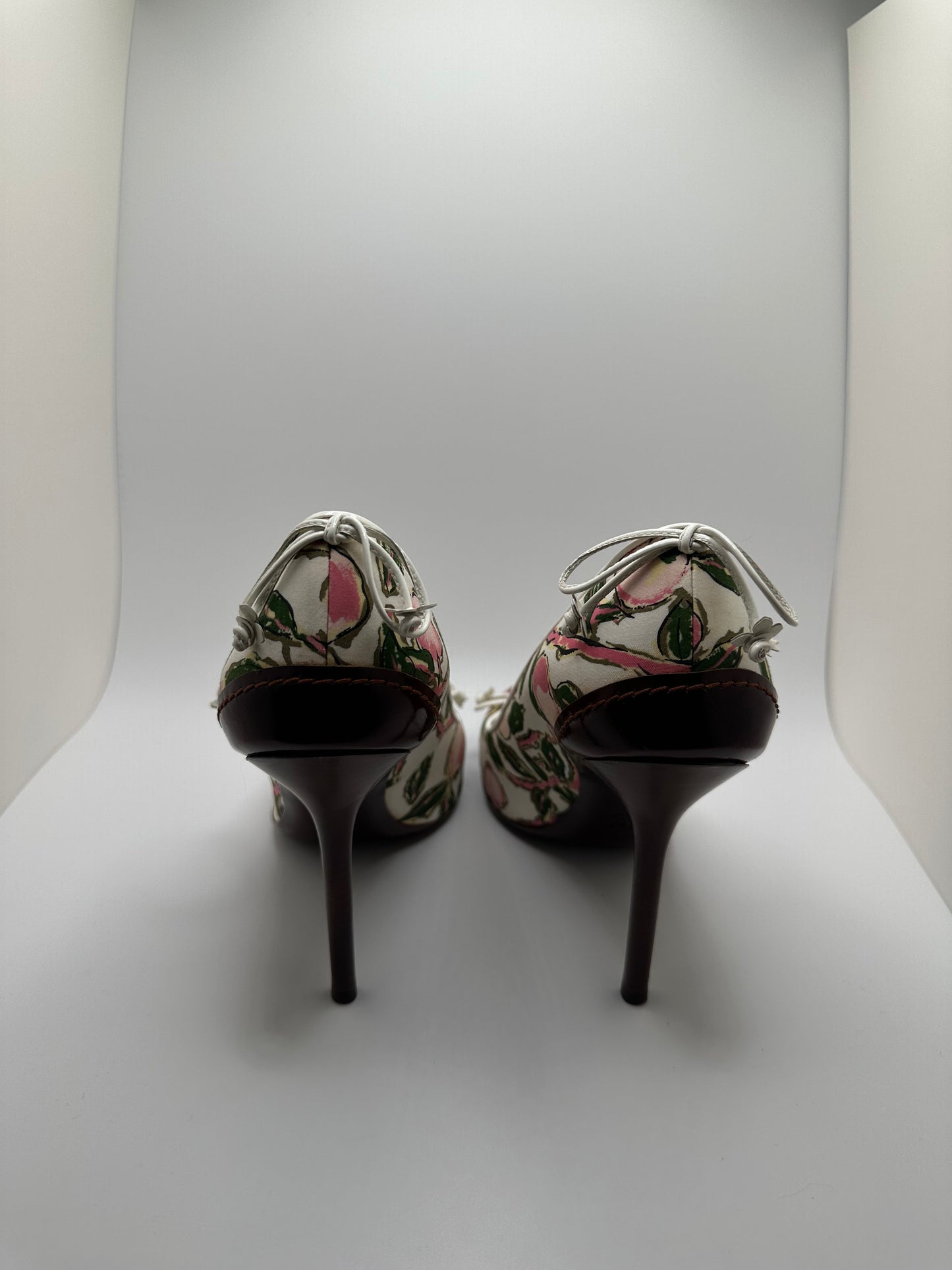 LOUIS VUITTON HEELS EU39