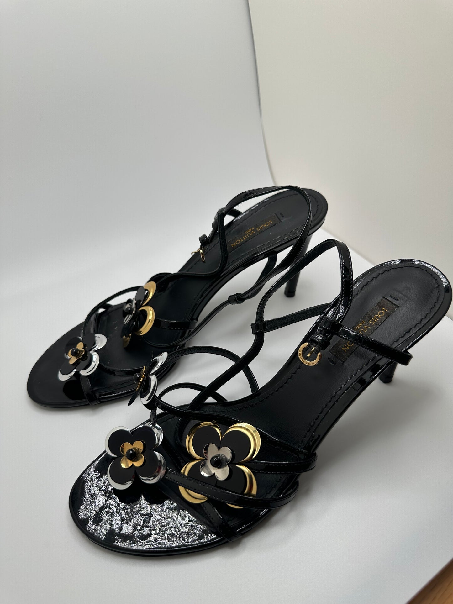 LOUIS VUITTON HEELS EU38.5