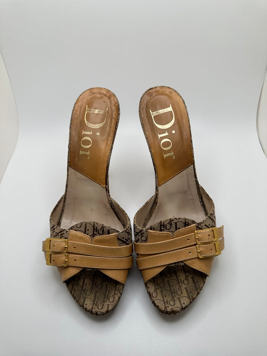 CHRISTIAN DIOR HEELS EU38