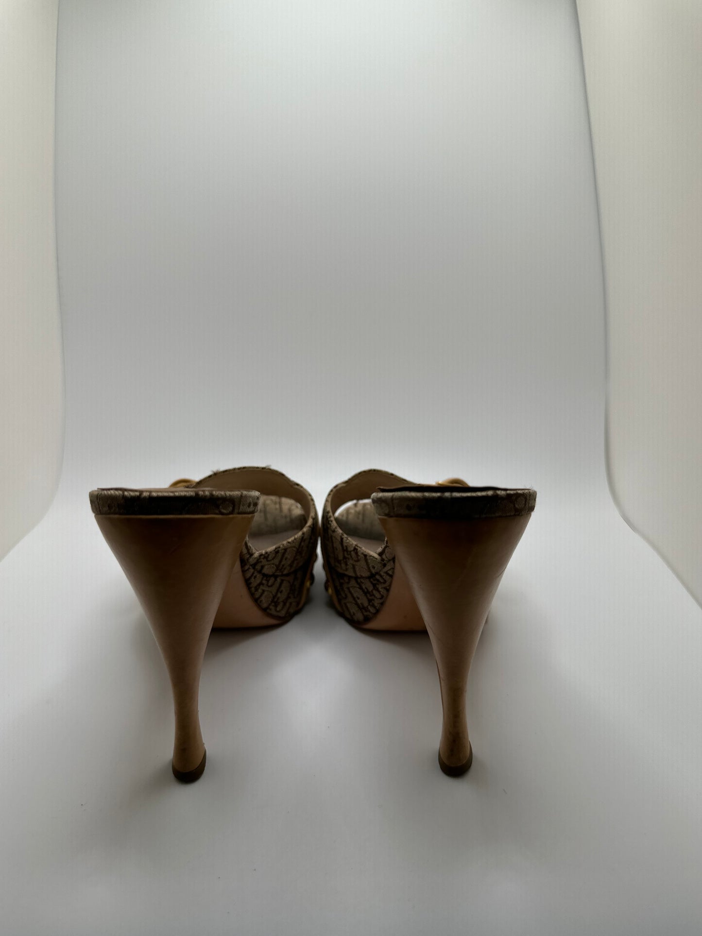 CHRISTIAN DIOR HEELS EU38